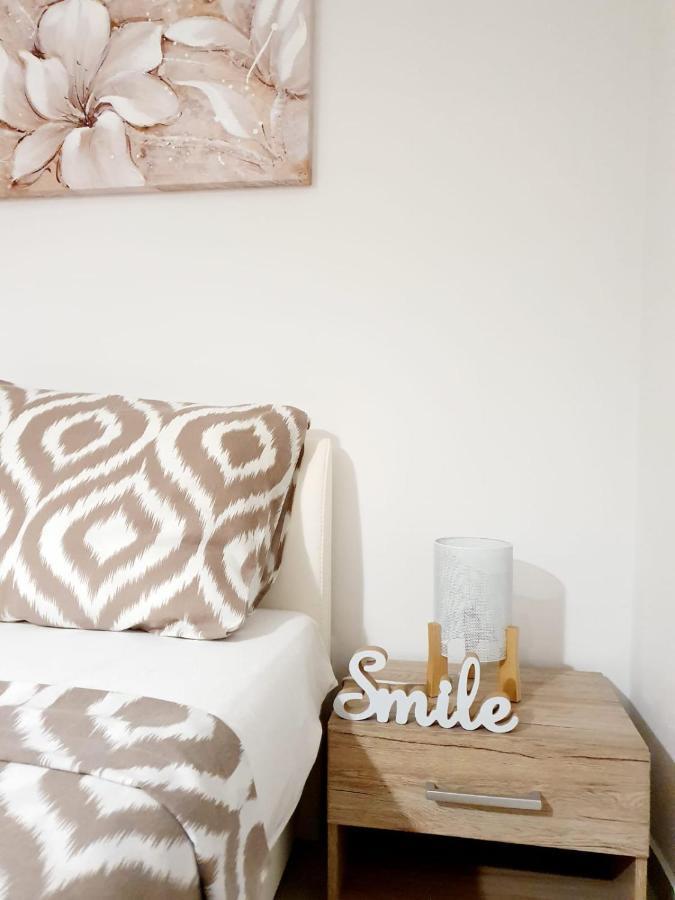 Apartmani Sara Бибине Екстериор снимка