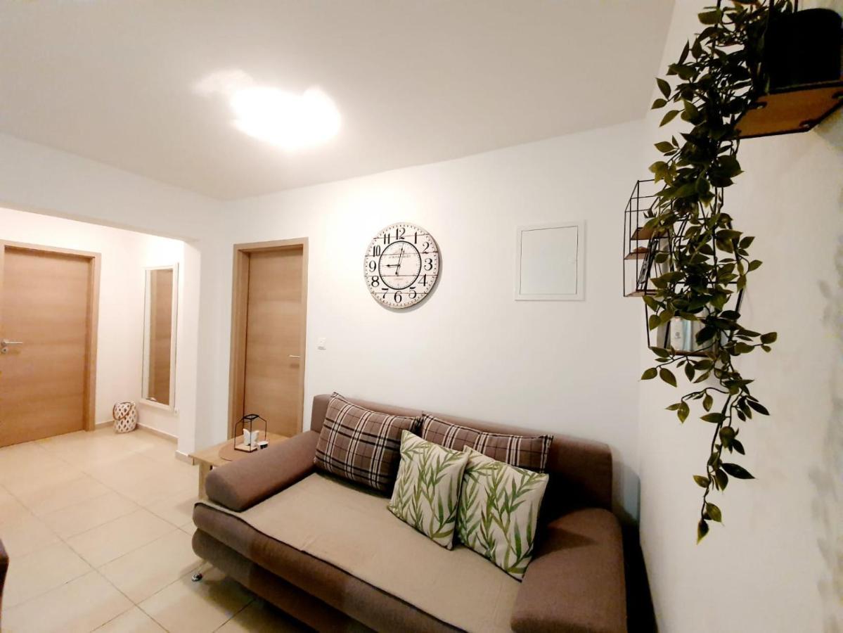 Apartmani Sara Бибине Екстериор снимка