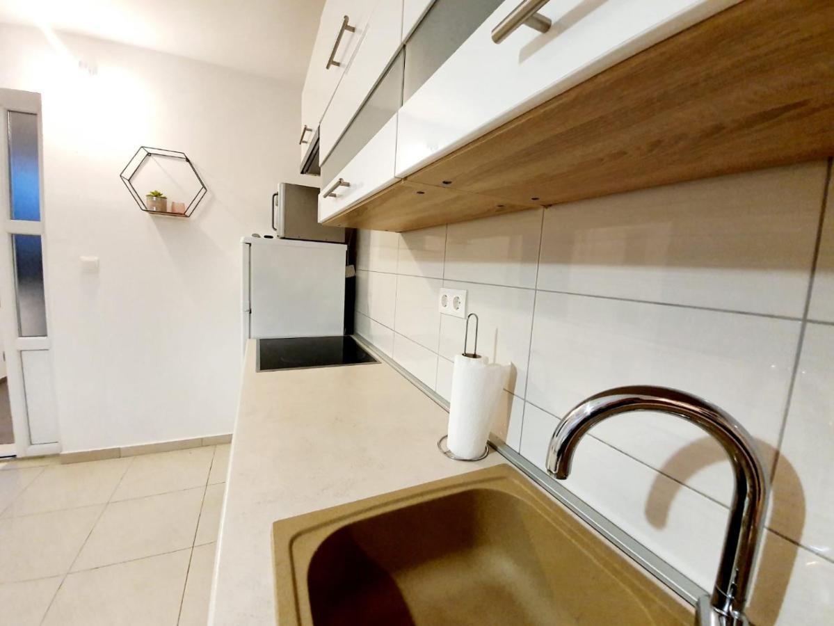 Apartmani Sara Бибине Екстериор снимка