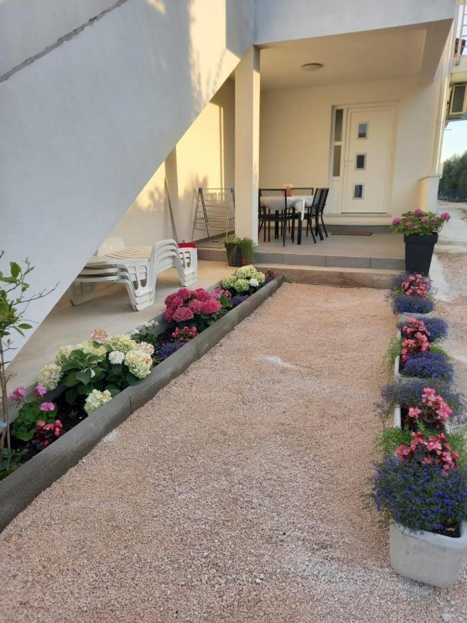 Apartmani Sara Бибине Екстериор снимка