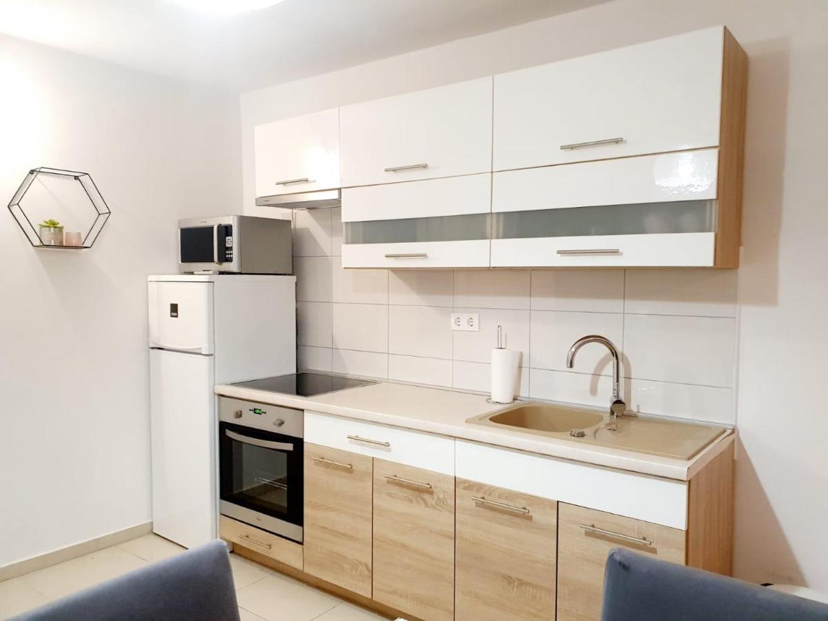 Apartmani Sara Бибине Екстериор снимка