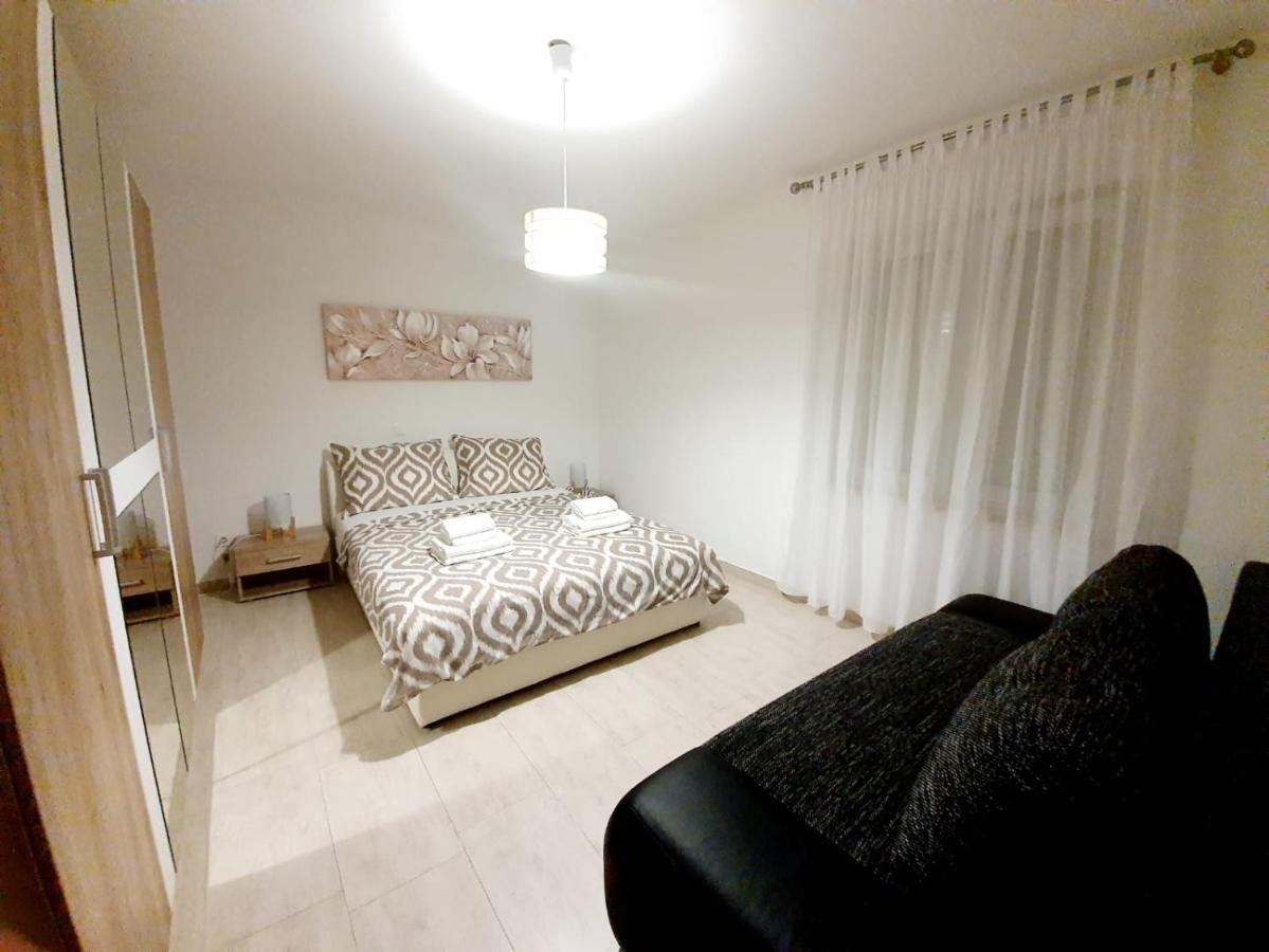 Apartmani Sara Бибине Екстериор снимка