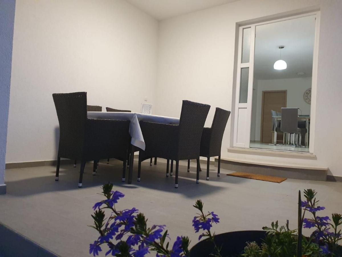 Apartmani Sara Бибине Екстериор снимка