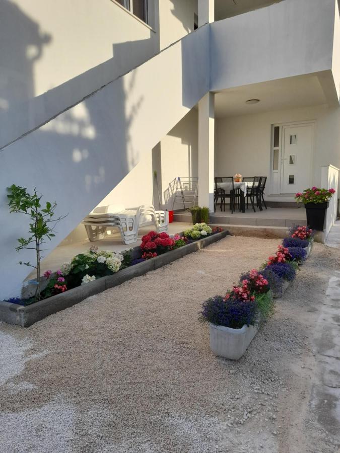 Apartmani Sara Бибине Екстериор снимка