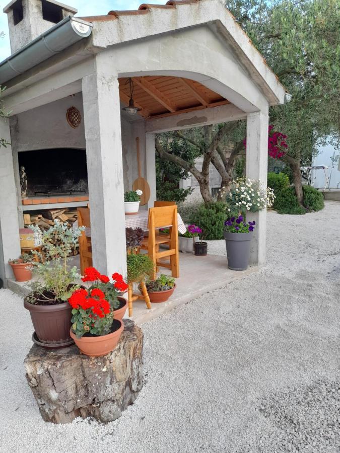 Apartmani Sara Бибине Екстериор снимка