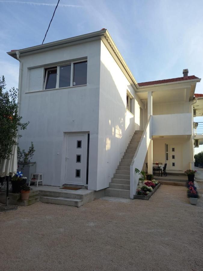 Apartmani Sara Бибине Екстериор снимка
