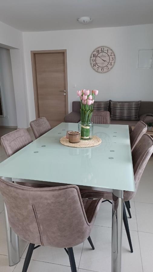 Apartmani Sara Бибине Екстериор снимка