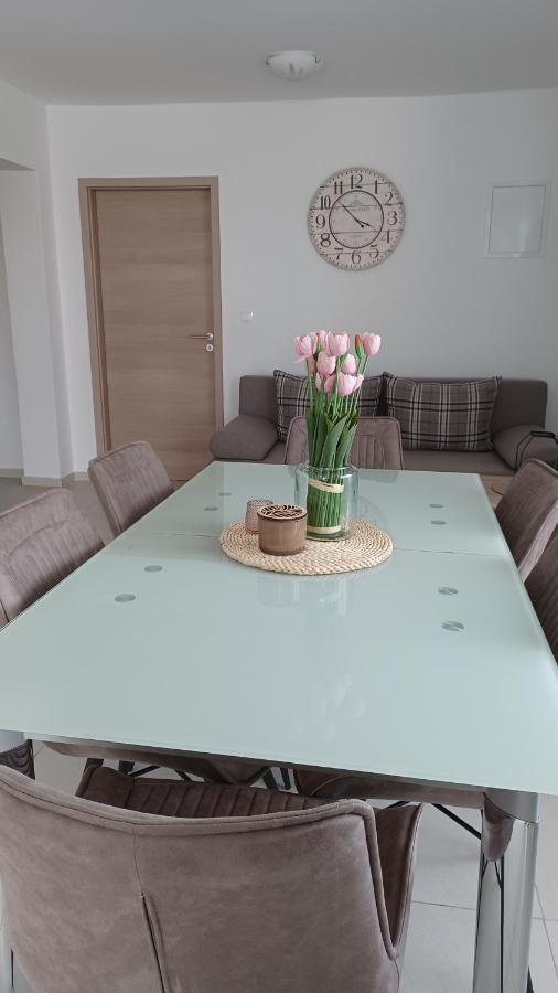 Apartmani Sara Бибине Екстериор снимка